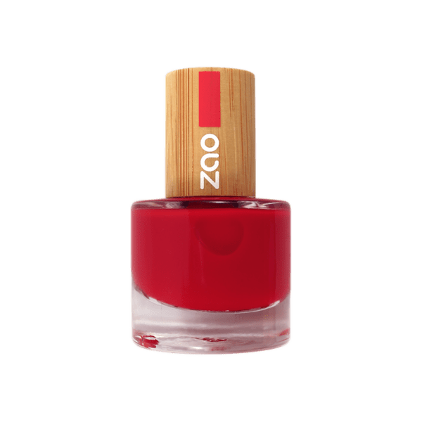 Nail polish 650 Carmin red